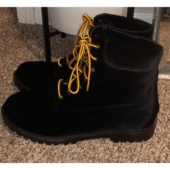 Velvet lace-up boots - Picture 6 of 8